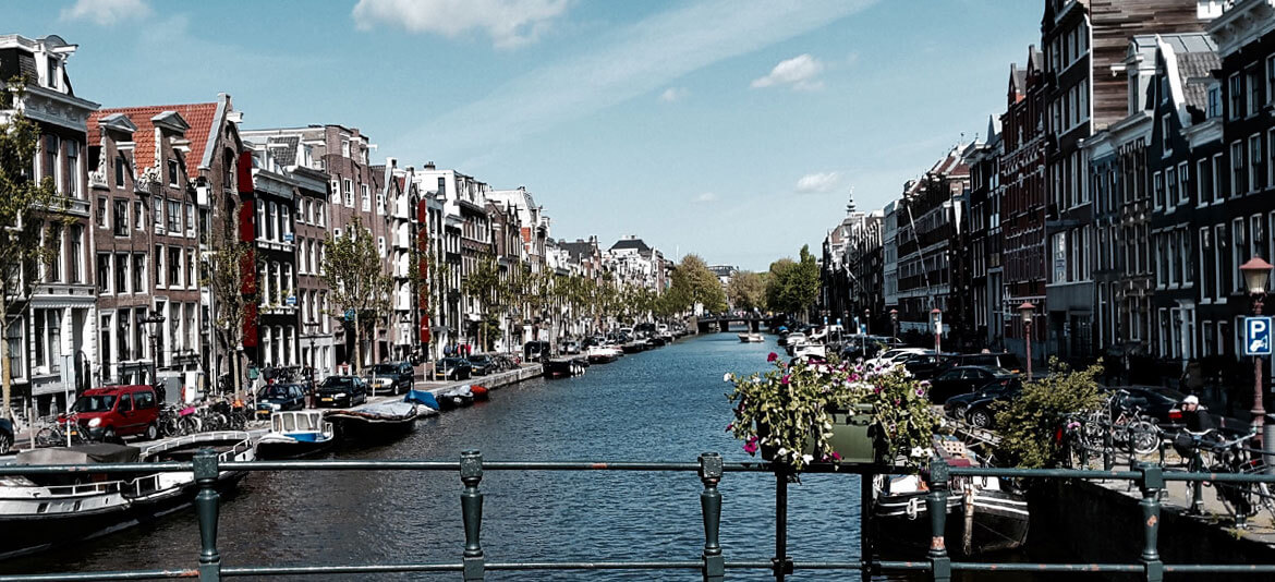 AMSTERDAM – we fallin in love