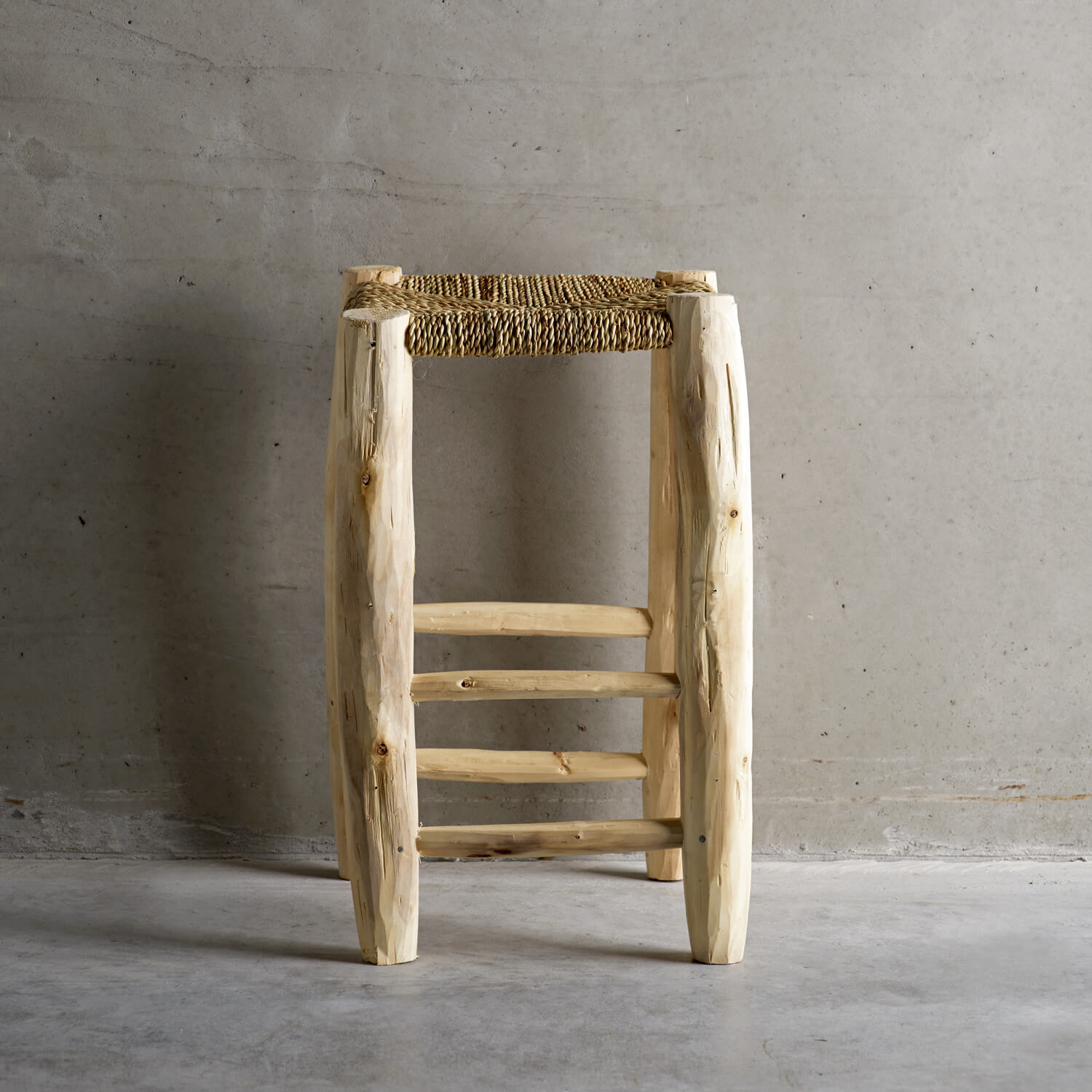 Tine K Home – Hocker aus Holz & Palmenblätter