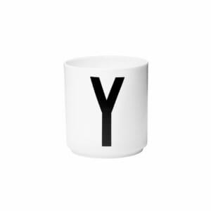 Design Letters – Porzellan-Becher Y – Weiß