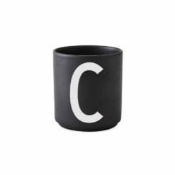 Design Letters – Porzellan-Becher C – Schwarz