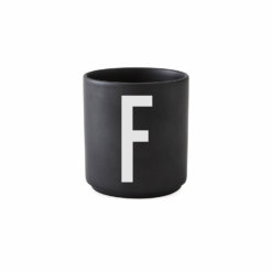 Design Letters – Porzellan-Becher F – Schwarz