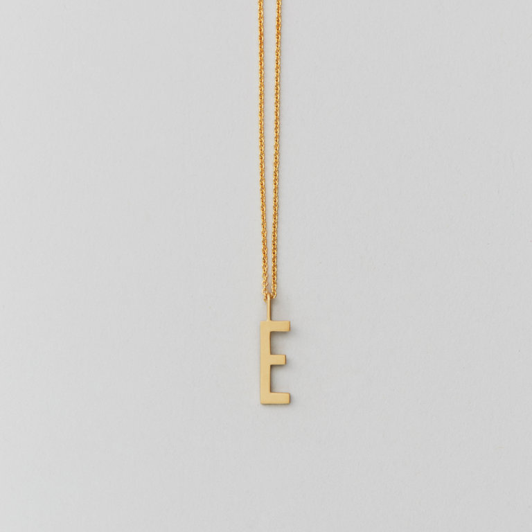 Design Letters – Kette mit Buchstabe E (16 mm) – 2 Kettenlängen