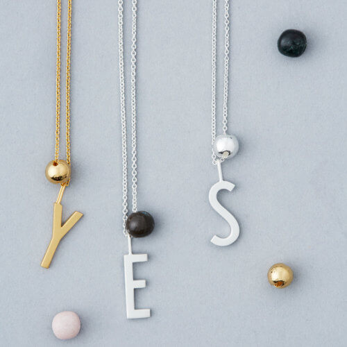 Design Letters Kette mit Buchstaben und Anhänger