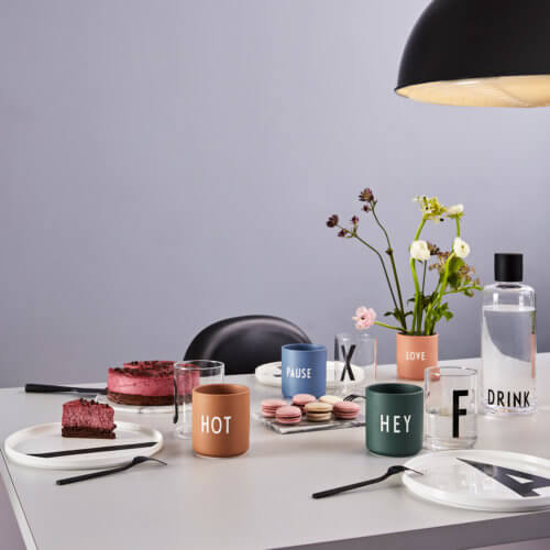 Design Letters Porzellan-Becher HEY