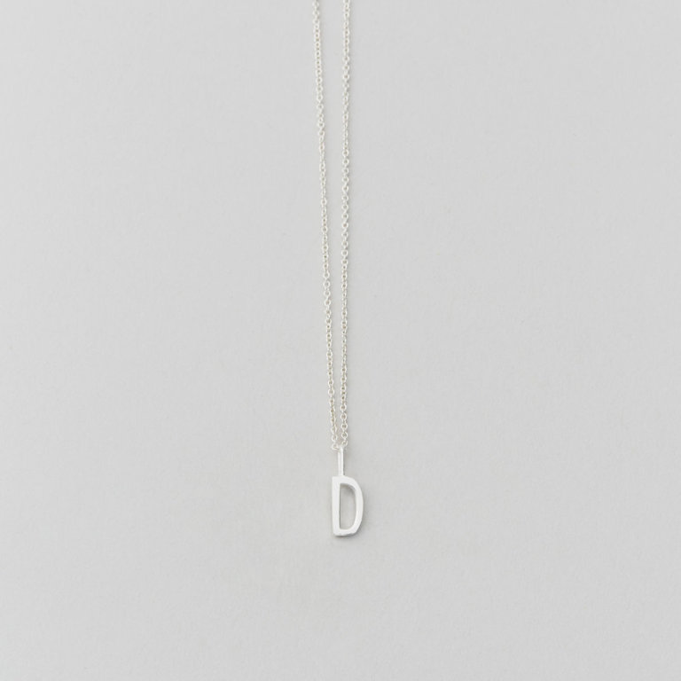 Design Letters Buchstabe D (10 mm) Silber – mit oder ohne Kette