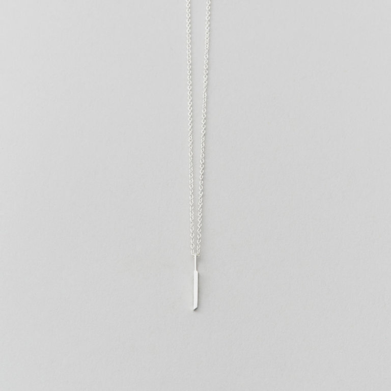 Design Letters Buchstabe J (10 mm) Silber – mit oder ohne Kette