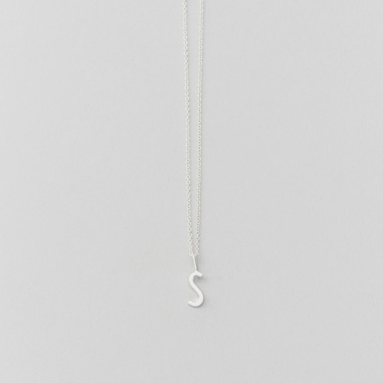 Design Letters Buchstabe S (10 mm) Silber – mit oder ohne Kette