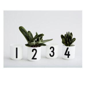 Design Letters Espressotassen in Weiß, als Übertöpfe für Pflanzen