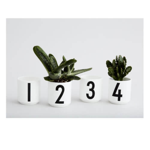 Design Letters Espressotassen in Weiß, als Übertöpfe für Pflanzen