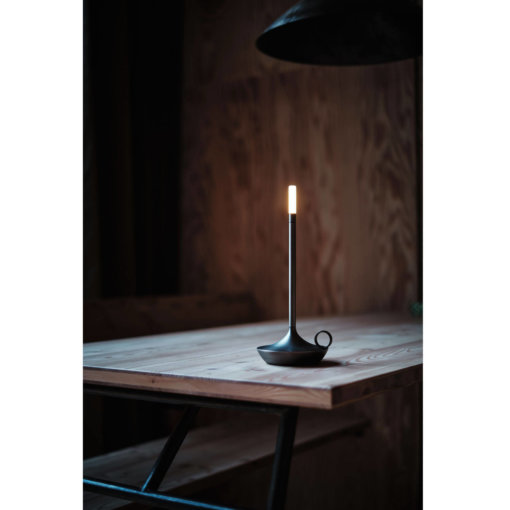 Graypants LED-Lampe Wick Graphit auf Tisch