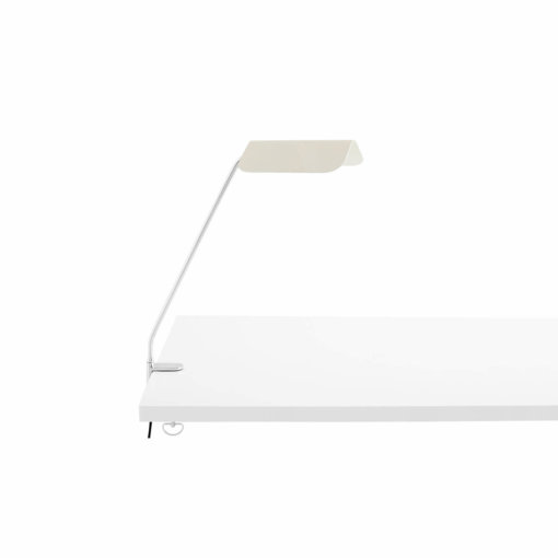 HAY Apex Clip-Tischleuchte Oyster White mit Klemmfunktion