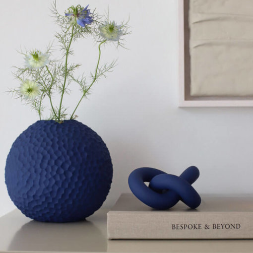 Cooee Knot Cobalt Blue S dekoriert