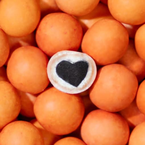 Lakrids LOVE Peaches Small Kugel halbiert