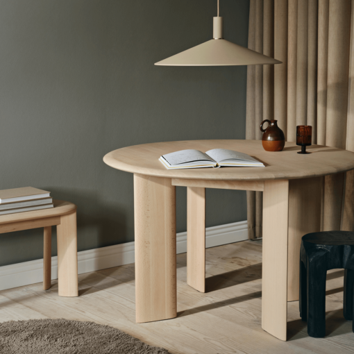 ferm LIVING Bevel Table mit Ausziehfunktion Eiche Basismodell ohne Platten zur Vergrößerung