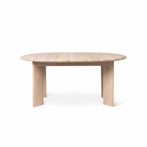 ferm LIVING Bevel Table mit Ausziehfunktion Eiche mit einer Erweiterung
