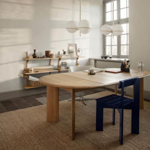 ferm LIVING Bevel Table mit Ausziehfunktion Eiche in Ausführung mit 2 Platten zur Erweiterung