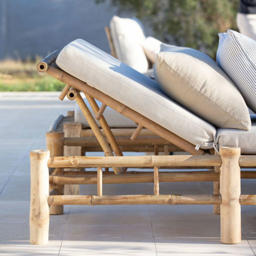 Tine K Home Bambus Double Lounge-Liege Sand Detail Kopfteil aufgestellt