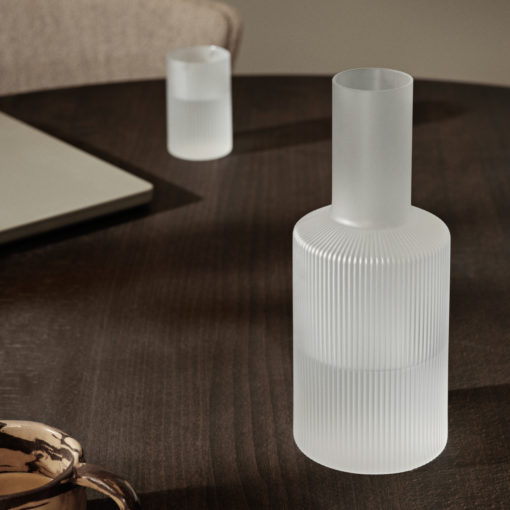 ferm LIVING Ripple Karaffe Frosted
