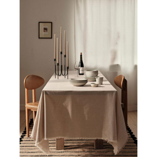 Broste Baumwolltischdecke Elouise Off White M auf Tisch