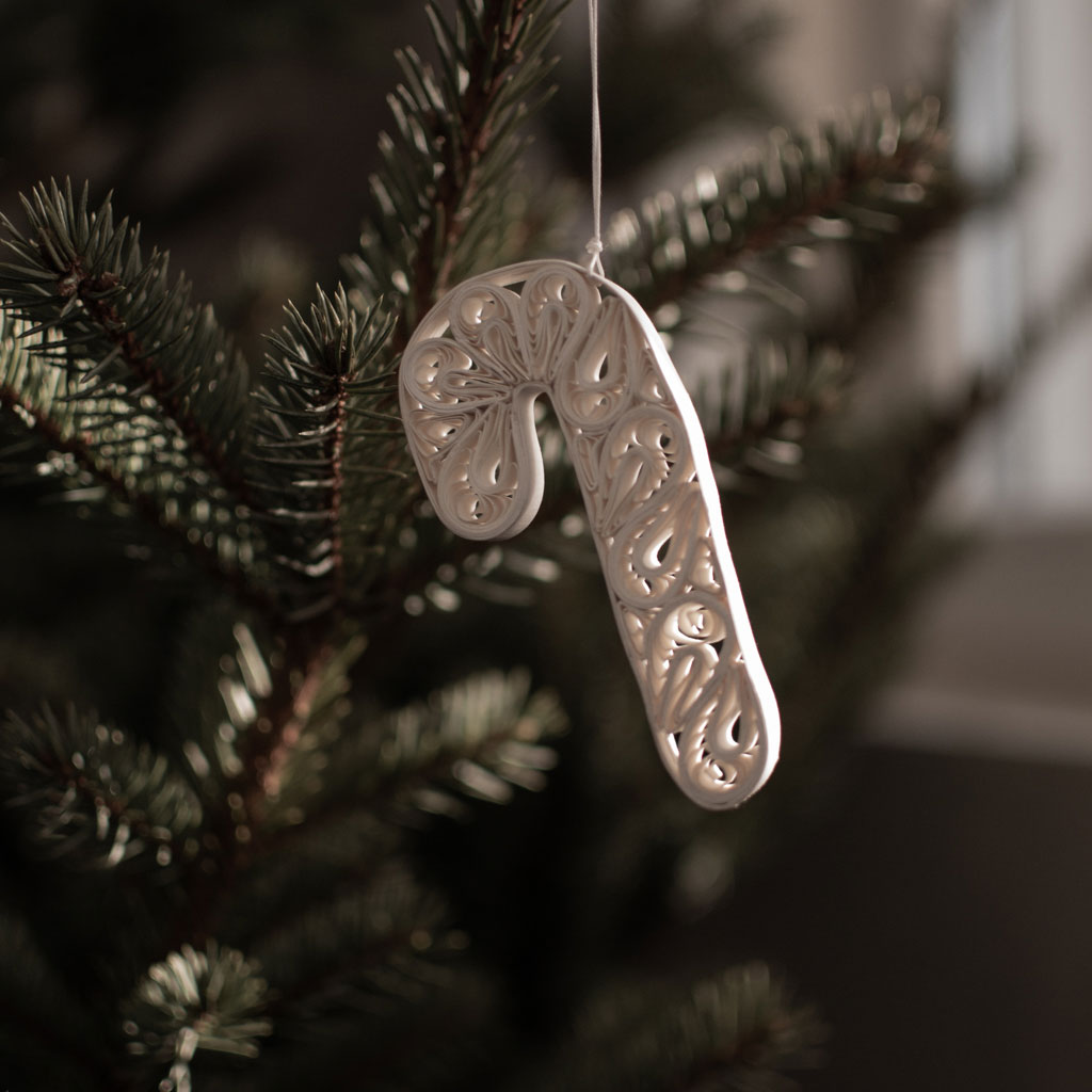 DBKD Papier-Zuckerstange Weiß am Baum