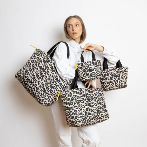 VIVI MARI Padded Tote Bag MINI Leo Splashes Black/Sand und andere Größen