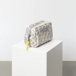 VIVI MARI Padded Toiletry Bag Leo Splashes Grey/Sand S