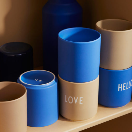 Design Letters Favourite Cup HELLO Cobalt Blue und andere