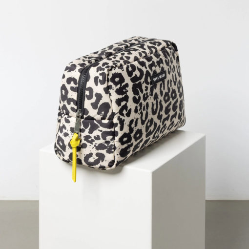 VIVI MARI Padded Toiletry Bag Leo Splashes Black/Sand L seitlich