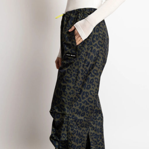 VIVI MARI Rain Pants Leo Splashes Navy/Olive seitlich