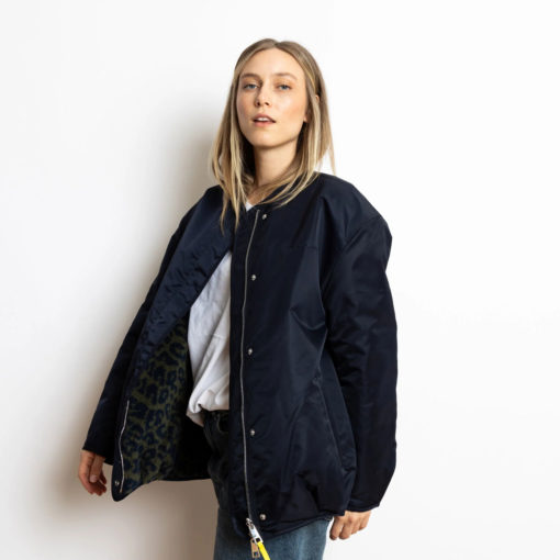 VIVI MARI Reversible Bomber Jacket Navy/Leo Navy-Olive seitlich