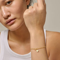Enamel Armband Ball Chain Beige 18K vergoldet an Model