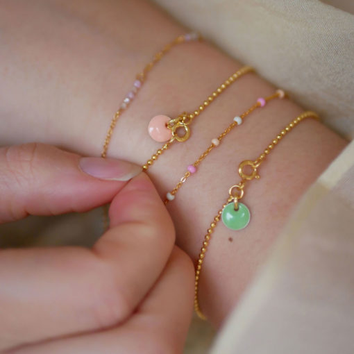 Enamel Armband Ball Chain Beige 18K vergoldet mit anderem Schmuck