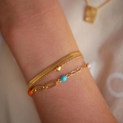 Enamel Armband Caroline Gold mit anderem Schmuck