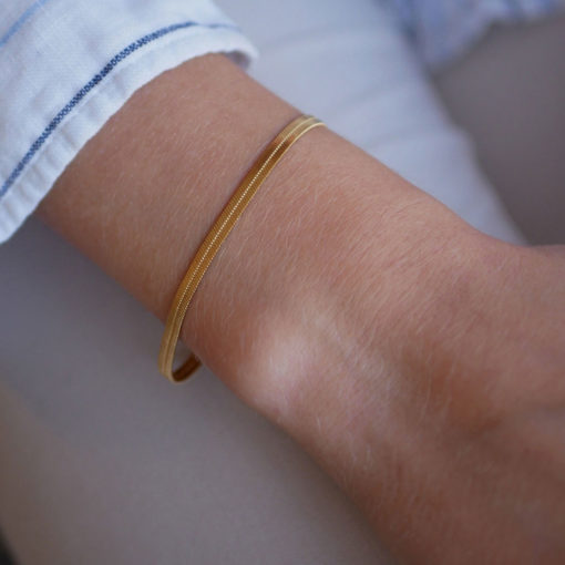 Enamel Armband Caroline Gold an Model
