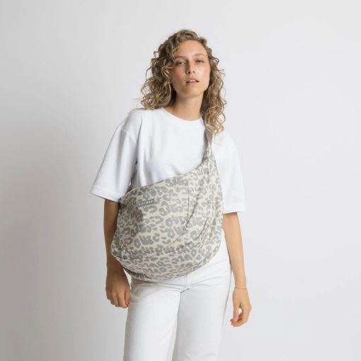 VIVI MARI Padded Hip Bag Oversized Leo Splashes Grey/Sand Model frontal