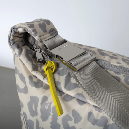 VIVI MARI Padded Hip Bag Oversized Leo Splashes Grey/Sand Detail