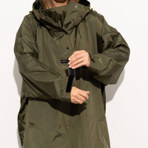 VIVI MARI Raincoat Solid Olive Detail Arme