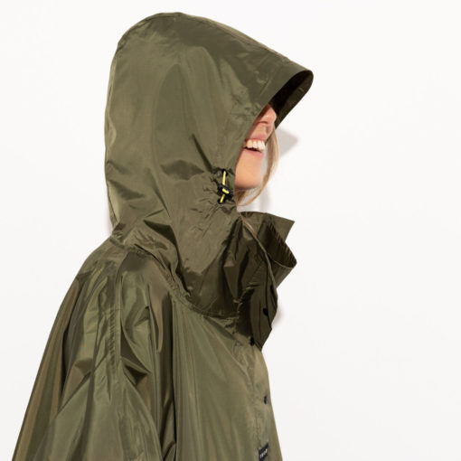 VIVI MARI Raincoat Solid Olive Detail Kapuze seitlich