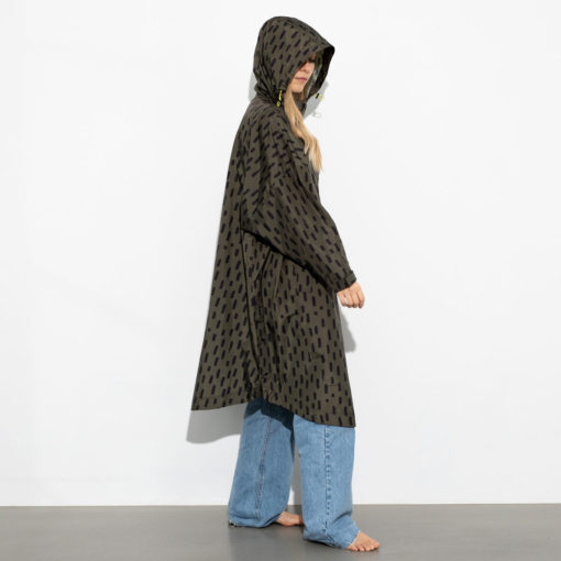 VIVI MARI Raincoat Drops Olive Black seitlich mit Kapuze