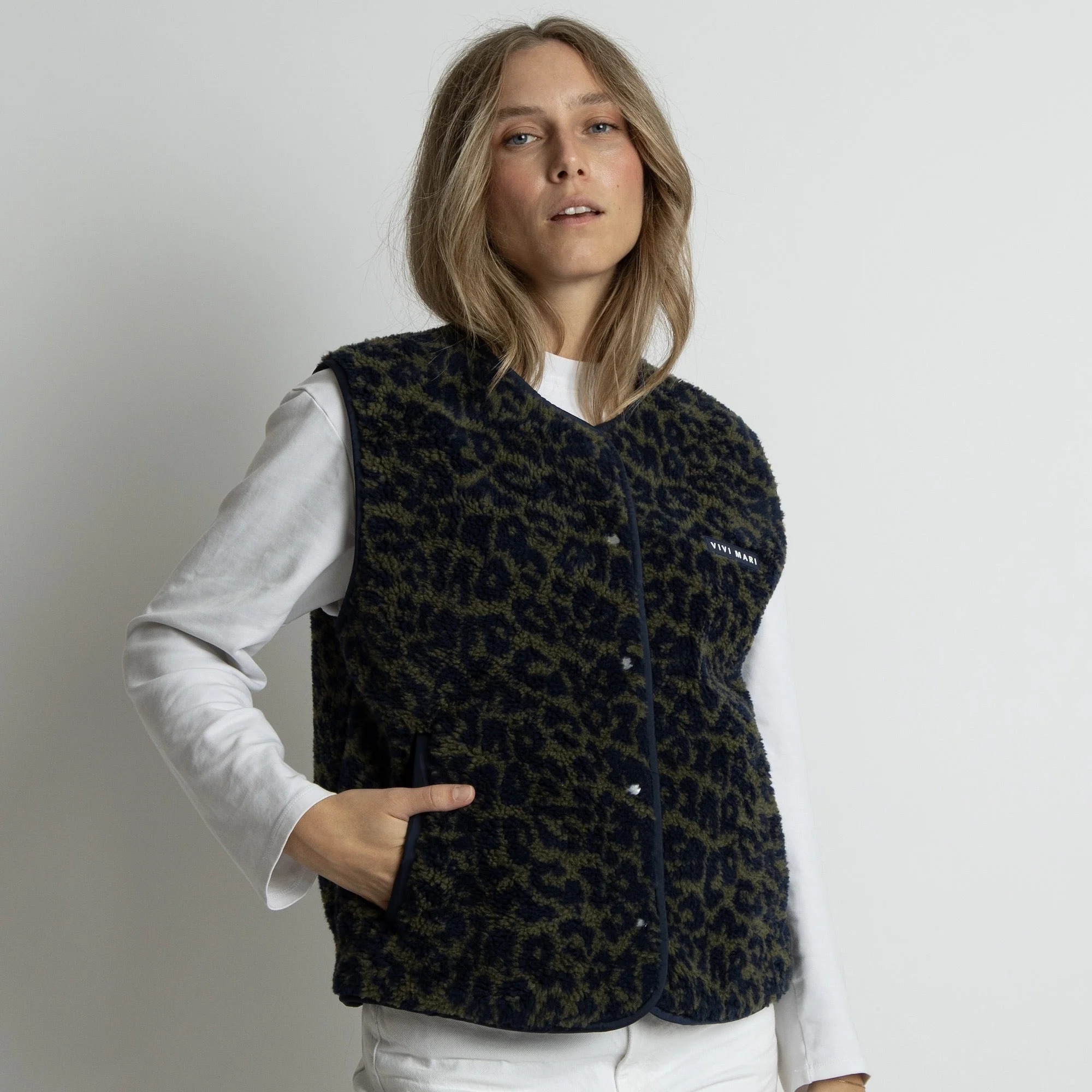 VIVI MARI Teddy Fleece Vest Leo splashes Navy/Olive