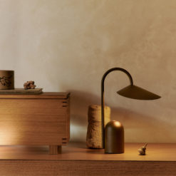 ferm LIVING Lampe Arum Portable Chocolate