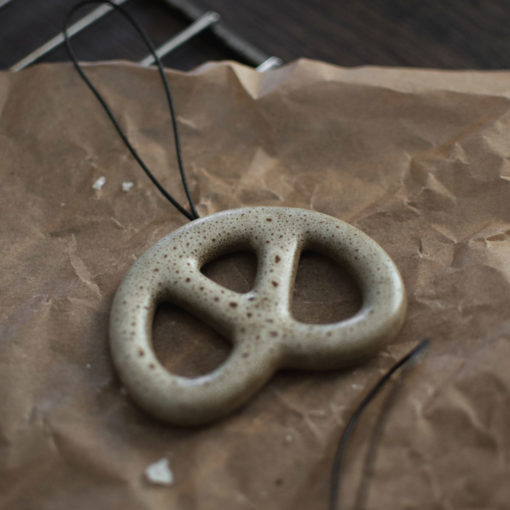 DBKD Anhänger Brezel Beige