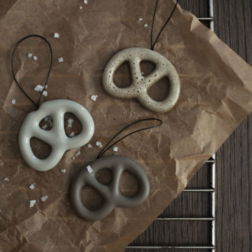 DBKD Anhänger Brezel Beige