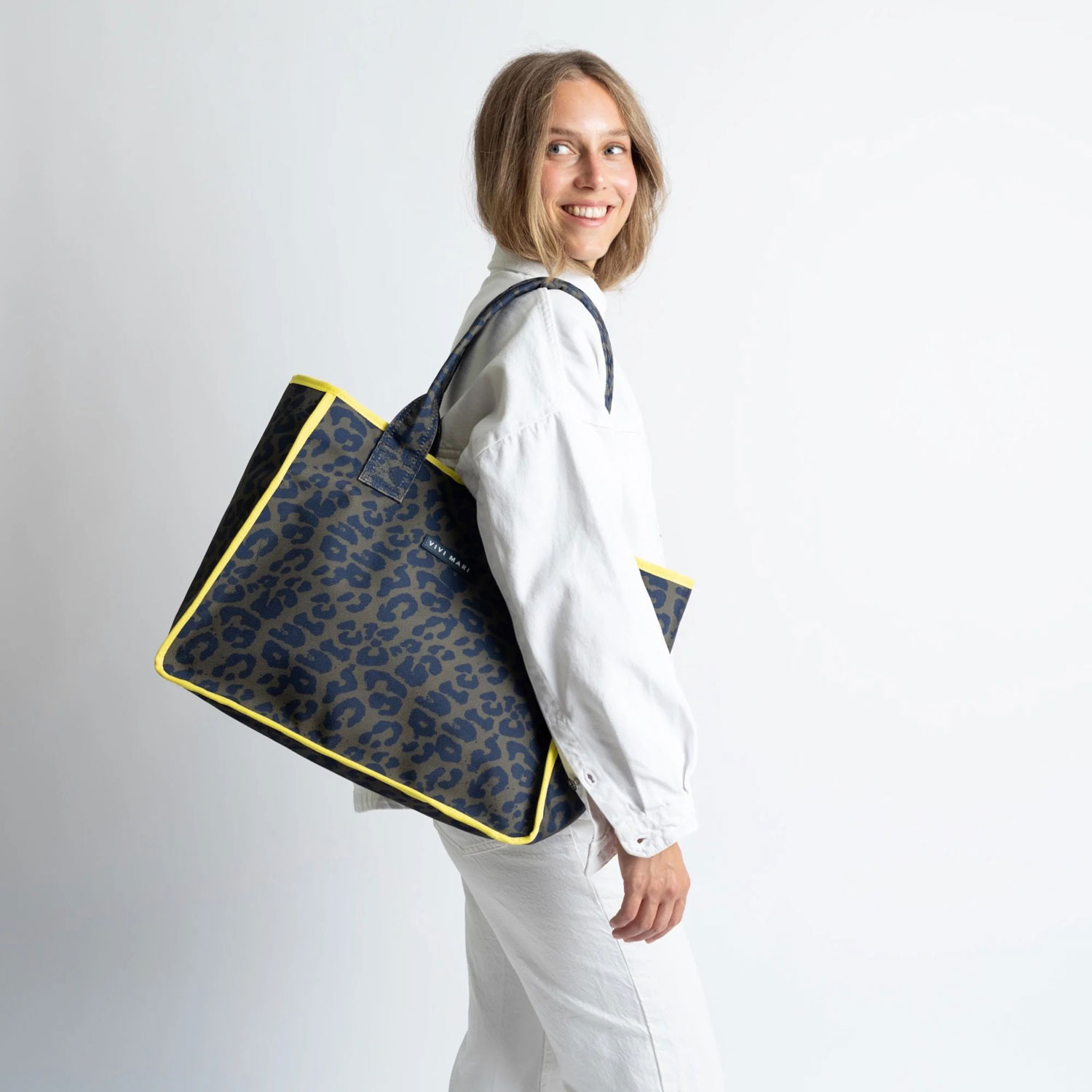 VIVI MARI Carry All Bag - leo splashes navy/olive